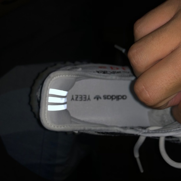 Athletic_Shoes